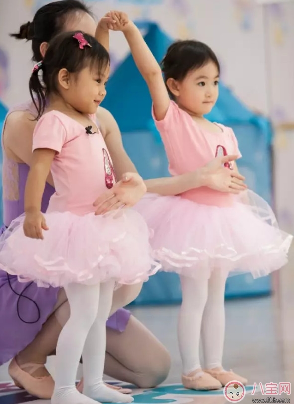 小七甜馨霓娜都在學(xué)舞蹈 寶寶多大學(xué)舞蹈好(學(xué)舞蹈的九大好處)