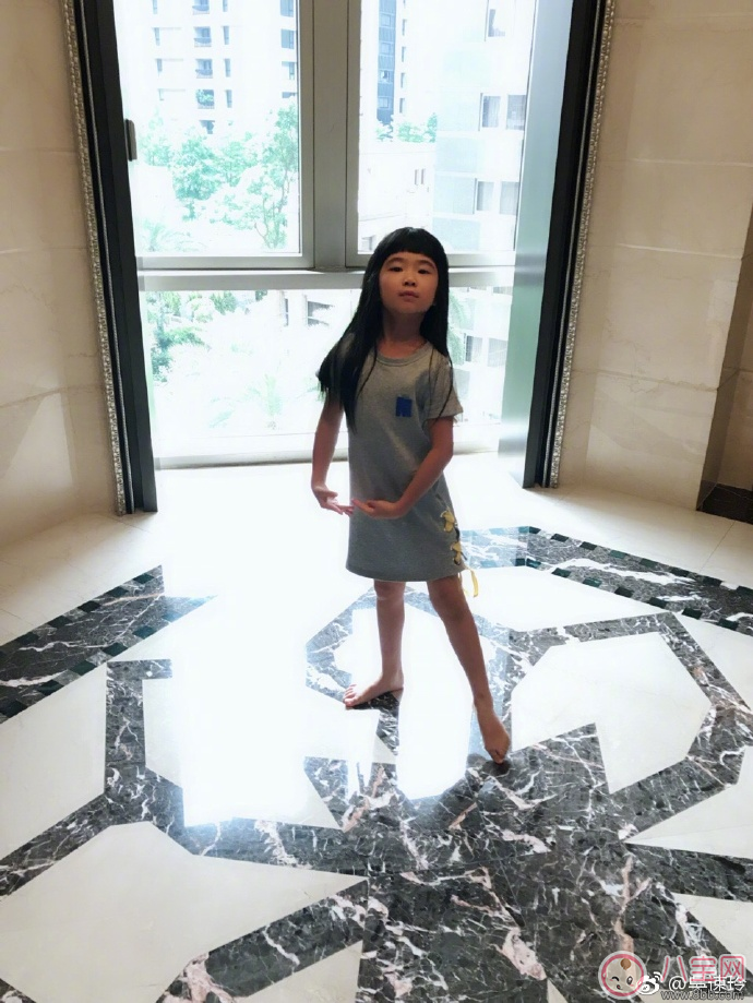 姐姐grace掉牙表情古怪 孩子什么時(shí)候掉牙最好