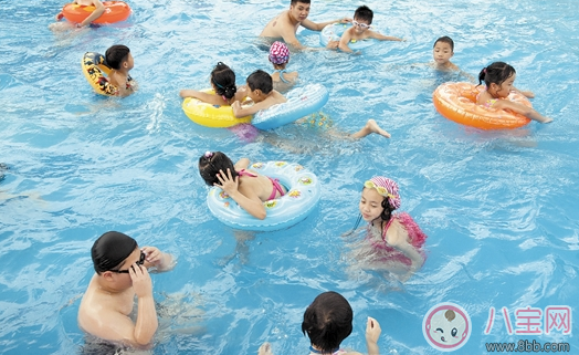 2017夏天寶寶在室外游泳會(huì)著涼嗎 寶寶室外游泳注意事項(xiàng)