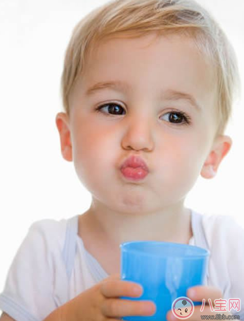 寶寶不肯喝水妙招 0-1歲內的嬰兒不喜歡喝水怎么辦