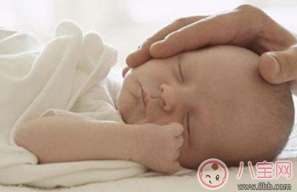 寶寶汗多是什么原因    身子虛會(huì)出汗多嗎