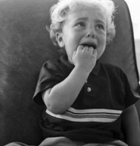 危險！電影院座椅會“吃”小孩 家長應抱著孩子觀影