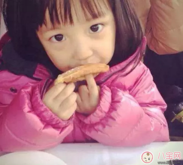 趙薇如何教育出乖巧小四月？趙薇的育兒經(jīng)是什么？