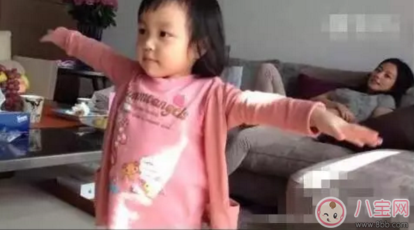 趙薇如何教育出乖巧小四月？趙薇的育兒經(jīng)是什么？