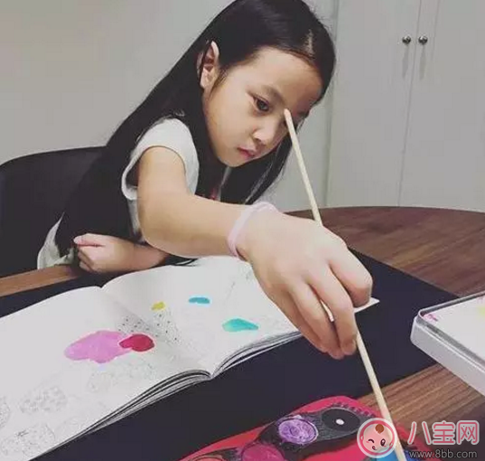 趙薇如何教育出乖巧小四月？趙薇的育兒經(jīng)是什么？