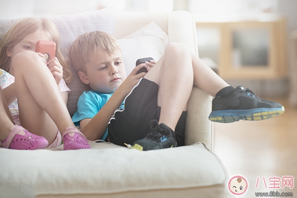 孩子沉迷手機(jī)延誤學(xué)業(yè)怎么辦 讓孩子遠(yuǎn)離手機(jī)的辦法