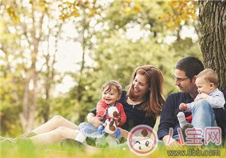 劉國梁教女兒高爾夫獲世界亞軍！父母如何成為孩子的榜樣