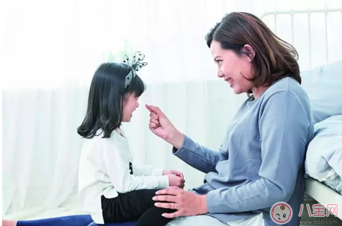 汪涵愛妻楊樂(lè)樂(lè)牽3歲小沐沐出行 國(guó)慶節(jié)出行小心孩子安全隱患