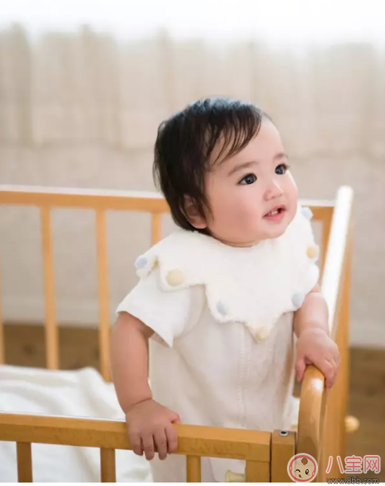 汪涵愛妻楊樂(lè)樂(lè)牽3歲小沐沐出行 國(guó)慶節(jié)出行小心孩子安全隱患