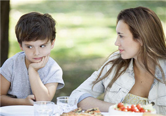 父母愛嘮叨合適嗎？寶寶表現(xiàn)明確是否嘮叨過度