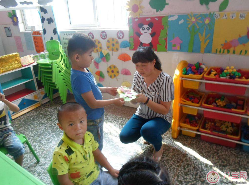 孩子比較皮就給老師紅包 給老師紅包會(huì)讓他的偏向孩子嗎