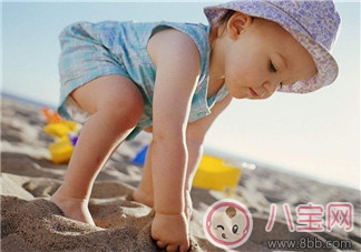 如何培養(yǎng)寶寶好奇心 父母應該如何正確引導