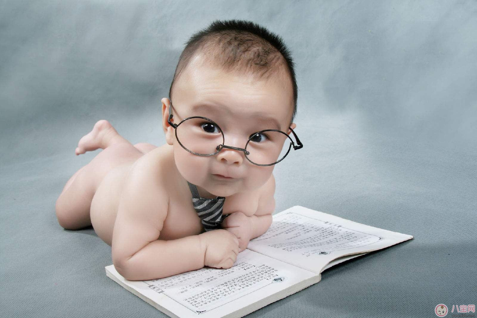 如何培養(yǎng)寶寶好奇心 父母應該如何正確引導