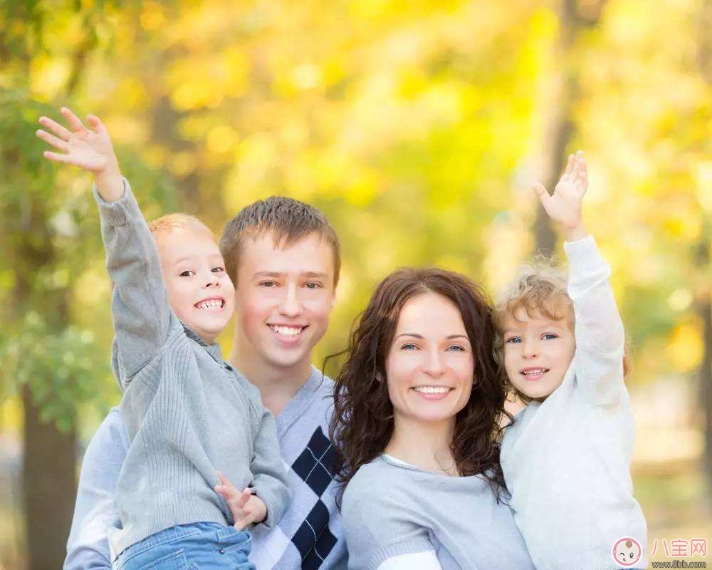 如何培養(yǎng)寶寶好奇心 父母應該如何正確引導