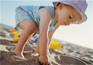 如何培養(yǎng)寶寶好奇心 父母應該如何正確引導