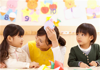 怎么讓孩子適應(yīng)幼兒園 幫助孩子適應(yīng)幼兒園的方法有哪些