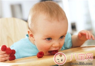 小心孩子吞入的10大“窒息異物” 如何應對寶寶吞入異物