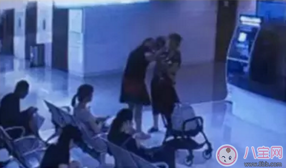 家長(zhǎng)帶孩子出行如何防騙 家長(zhǎng)帶孩子出門注意事項(xiàng)