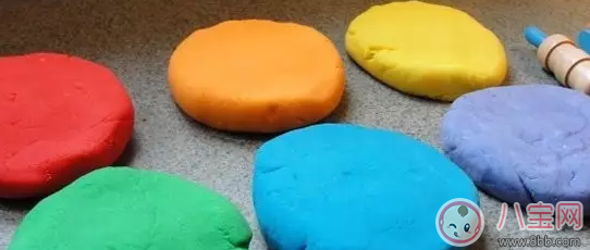 外面下雨了孩子不能出去玩 試試做這些事情吧