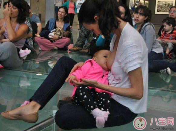 公共場合喂奶無遮蓋好不好 公共場所哺乳尷尬嗎