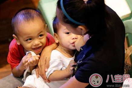 公共場合喂奶無遮蓋好不好 公共場所哺乳尷尬嗎