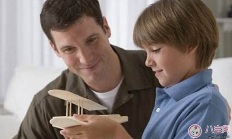 家長怎樣表揚(yáng)孩子才能有好的效果 父母如何高級贊美孩子