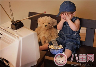 寶寶看電視的影響 如何規(guī)定寶寶看電視的時(shí)機(jī)