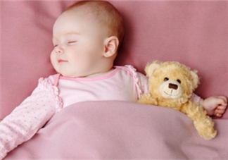 星二代睡姿誰(shuí)錯(cuò)了？馨爺鎖喉阿拉蕾凹造型