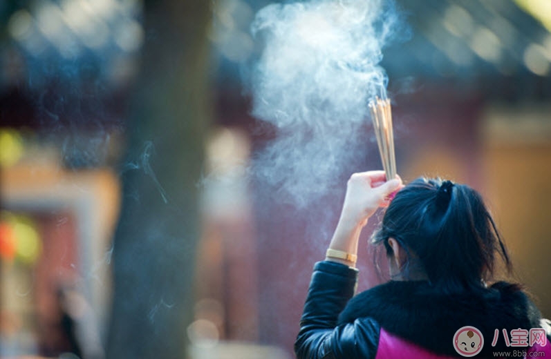 鬼月適合廟里燒香嗎 鬼月燒香注意事項(xiàng)有哪些