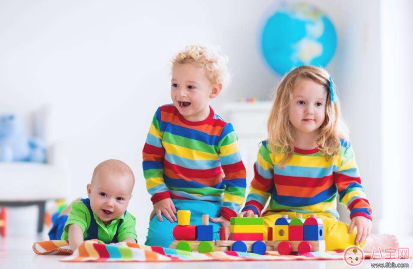 玩積木對(duì)孩子的智力開(kāi)發(fā)大 怎么帶孩子玩積木