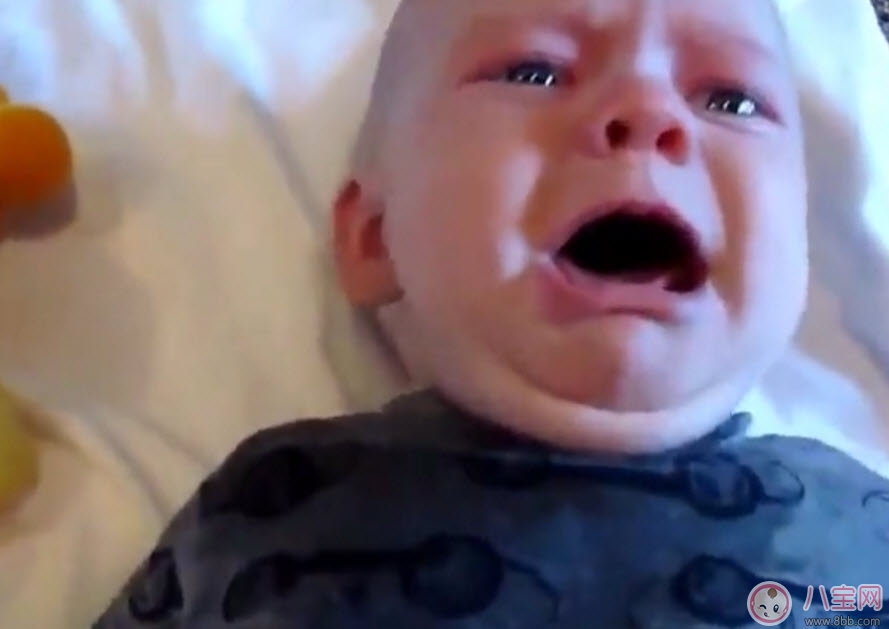 嬰兒老害怕是怎么回事 新生兒寶寶害怕是害怕什么怎么安撫