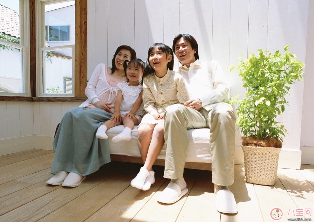 賈靜雯頻繁曬娃遭網(wǎng)友批不安全