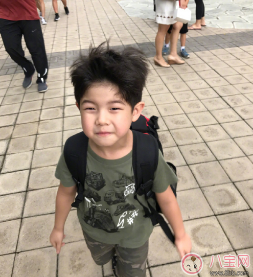 安吉上學(xué)了眼睛居然有點濕潤 安吉上學(xué)去的哪個學(xué)校