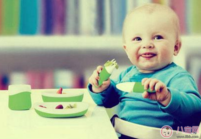 怎么培養(yǎng)寶寶自己吃飯的能力 寶寶學(xué)習(xí)吃飯餐具盤點(diǎn)
