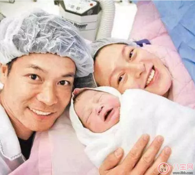 靳東赴港陪愛妻生二胎 還有那些全程陪產(chǎn)的星爸【準(zhǔn)爸陪產(chǎn)十大準(zhǔn)備】