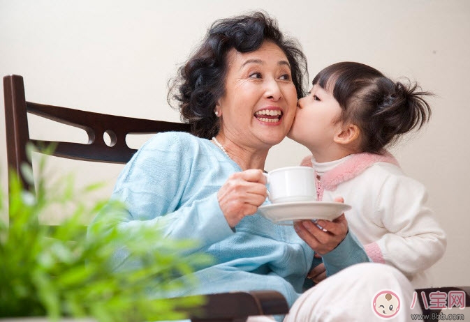 老人帶孩子好不好 老人帶娃說的這些話會毀了孩子