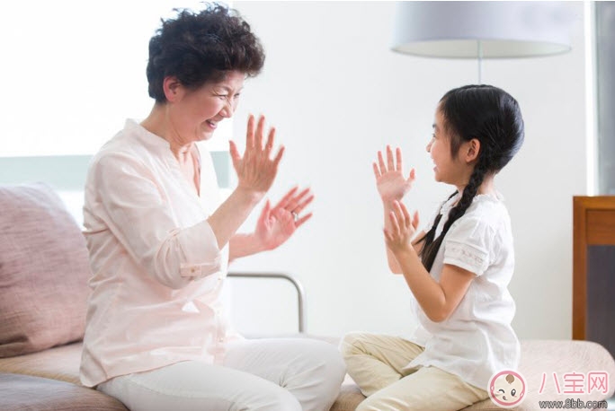 老人帶孩子好不好 老人帶娃說的這些話會毀了孩子