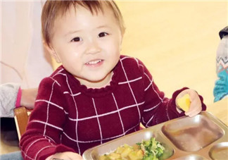 寶寶吃不慣幼兒園的飯?jiān)趺崔k 如何培養(yǎng)孩子的吃飯習(xí)慣