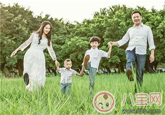 聽(tīng)故事 讓孩子的想象力飛一會(huì)兒