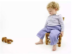 孩子居然喜歡丟玩具找樂子 孩子丟東西習慣要糾正