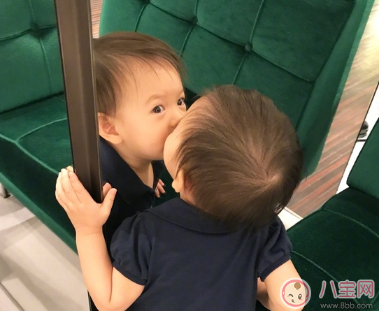 和孩子玩舉高高究竟好不好 和孩子玩的游戲推薦