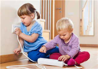 家有寶寶如何居家安全  用電知識(shí)要注意