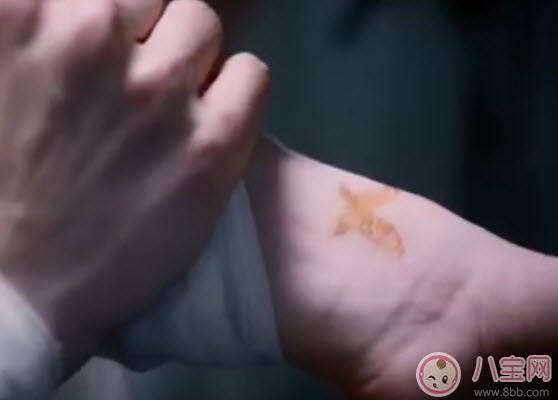 醉玲瓏卿塵是誰的的女兒 醉玲瓏鳳卿塵刺青怎么來的