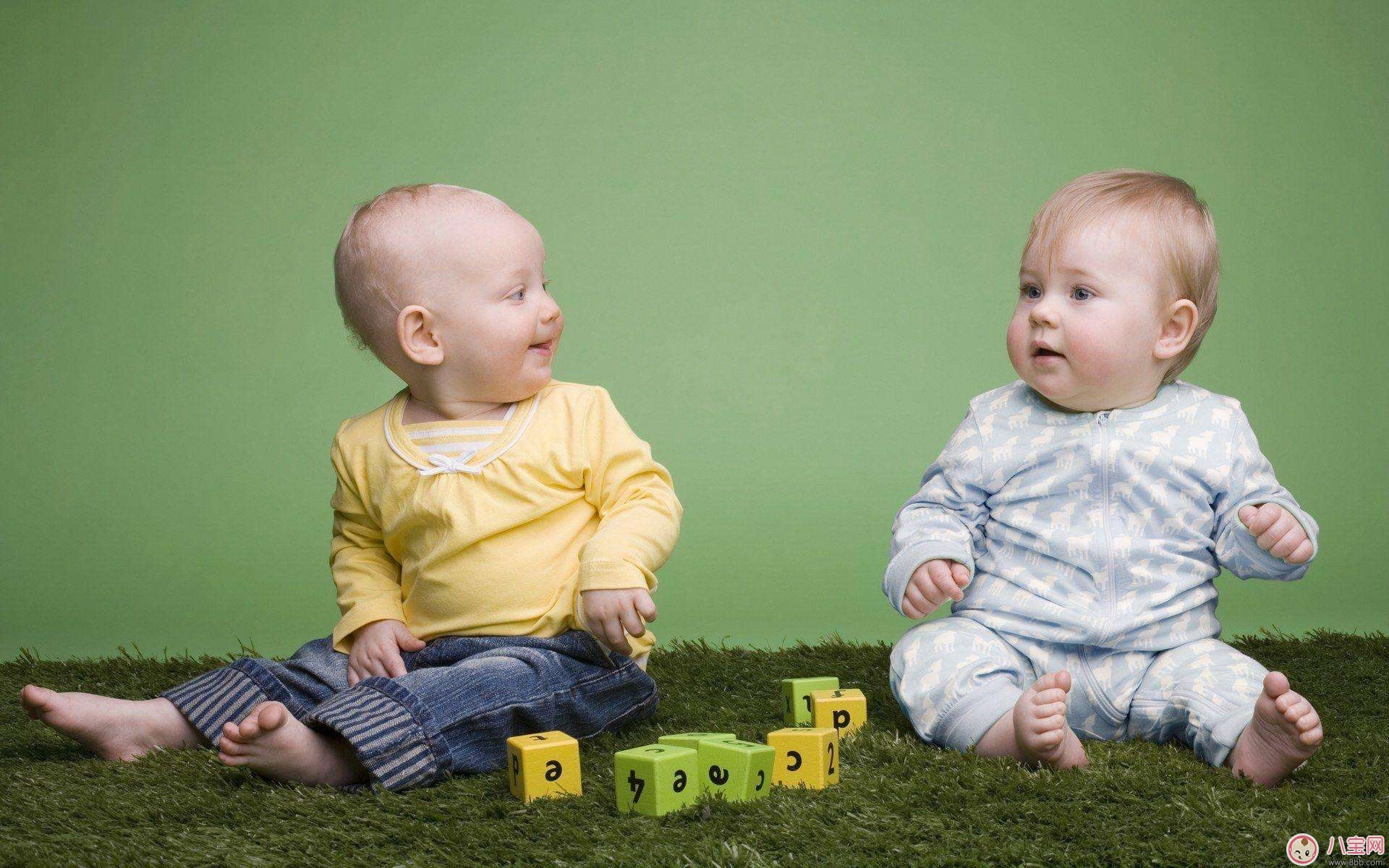 甜馨穿衣越來(lái)越美 如何給寶寶選購(gòu)衣服