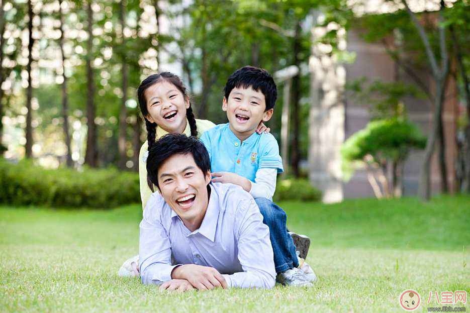 爸爸帶小孩的好處  親近寶寶感情好