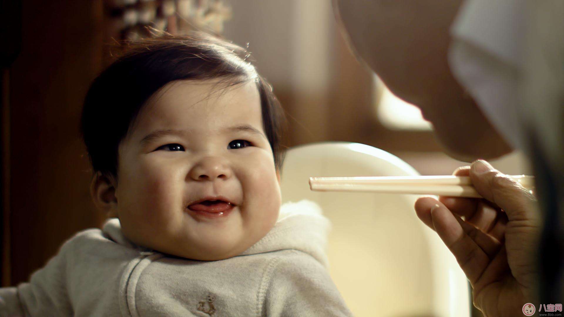 如何訓(xùn)練寶寶用筷子  寶寶用筷子有技巧