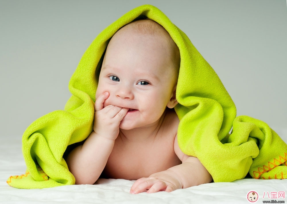 寶寶口腔期要滿足寶吸吮手指的習(xí)慣