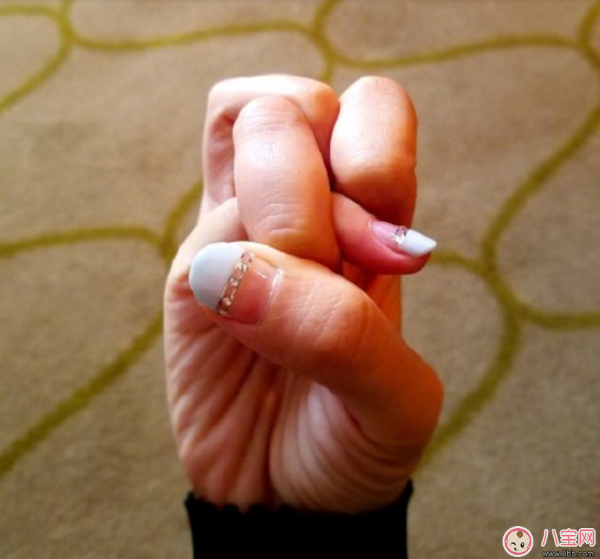 李思思手指炫技新高度  打結指是什么