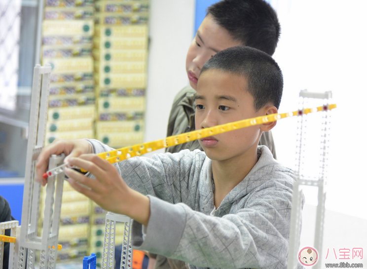 月薪三萬撐不起孩子暑假 孩子暑假真的要花這么多錢嗎 月薪三萬撐不起孩子暑假 孩子暑假真的要花這么多錢嗎