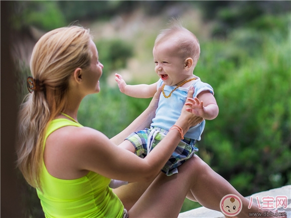 寶寶學(xué)說話了 在家里說普通話還是方言比較好